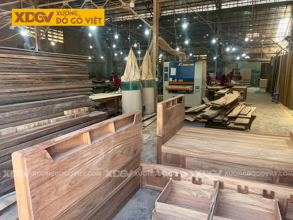 Giường Ngủ Gỗ Gõ Đỏ Tự Nhiên Sang Trọng Tinh Tế Tích Hợp Kệ