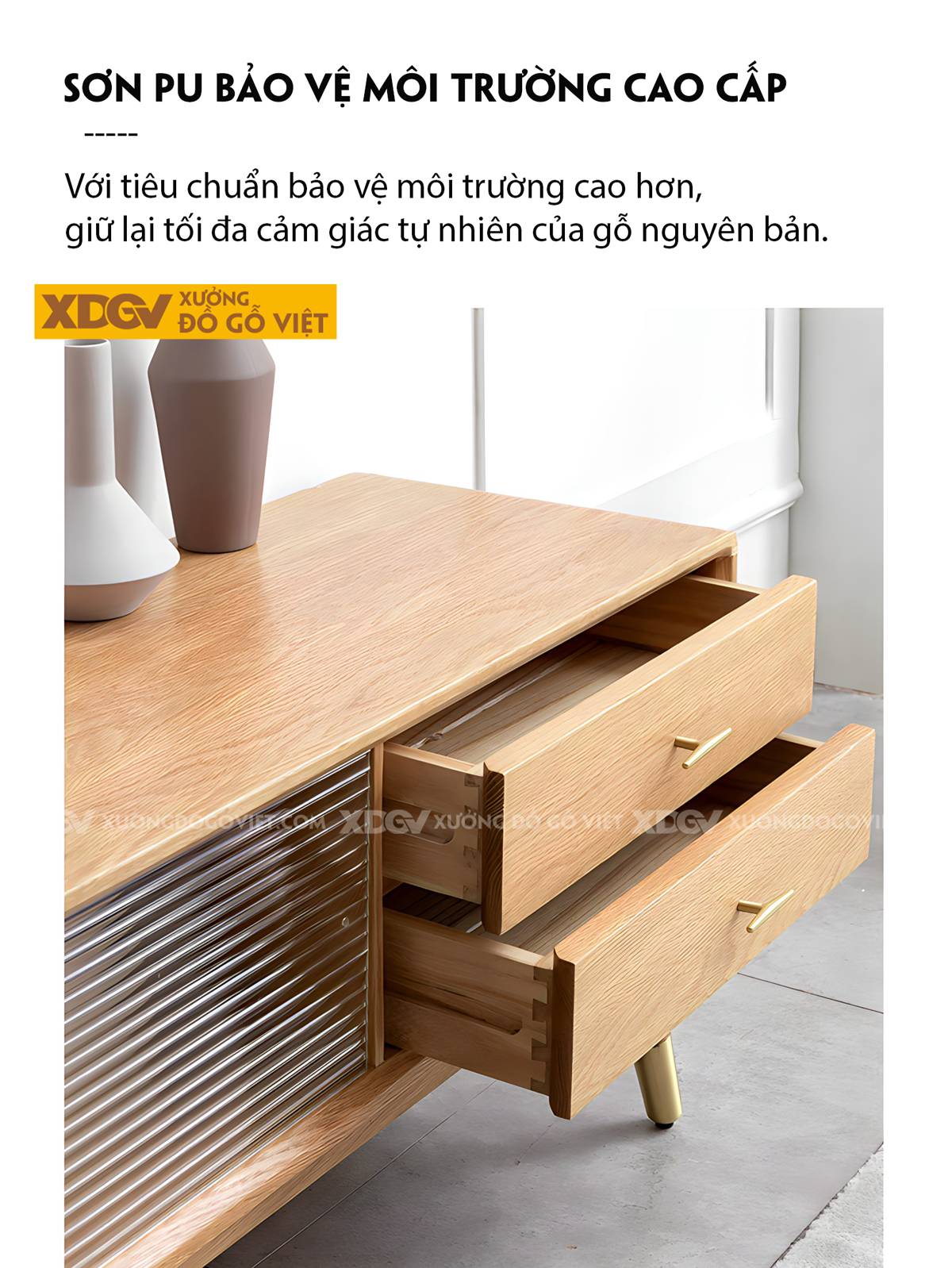 Kệ Để Tivi Trang Trí Gỗ Sồi Chân Cao Cánh Kính Lùa Gân Mờ