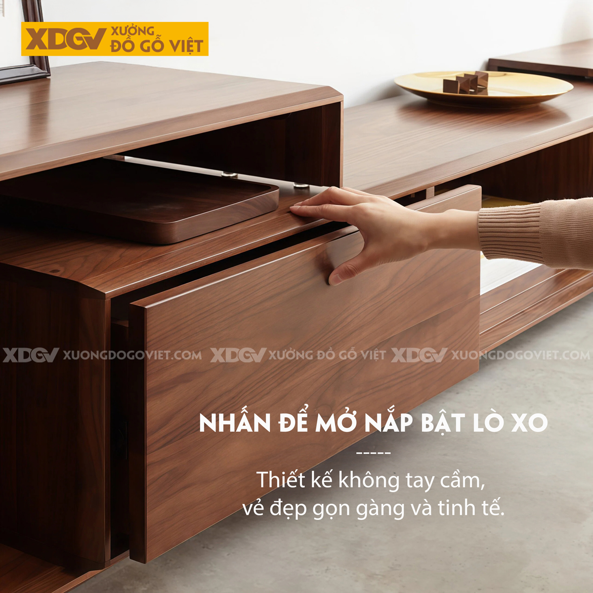 Kệ Tivi Gỗ Óc Chó Với Ngăn Kéo Hai Bên Kèm Hộc Tủ Trung Tâm