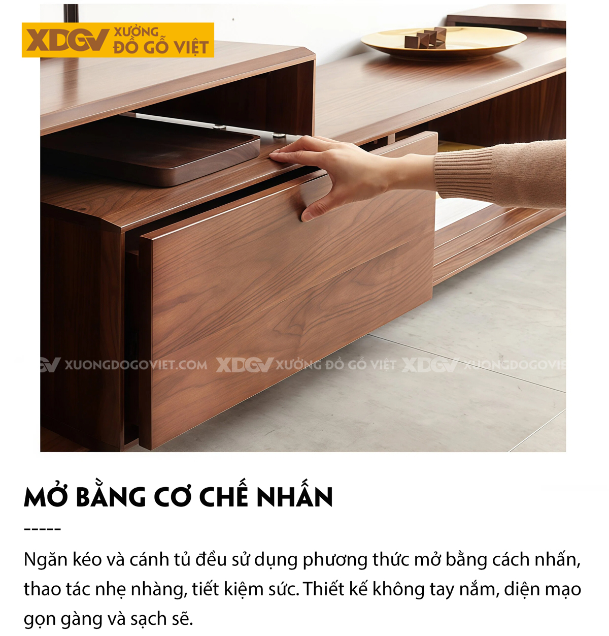 Kệ Tivi Gỗ Óc Chó Với Ngăn Kéo Hai Bên Kèm Hộc Tủ Trung Tâm