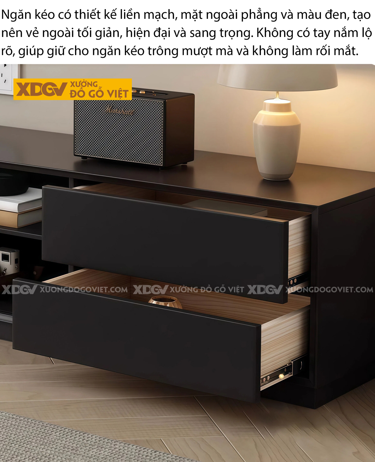 Kệ Tivi Trưng Bày Phòng Khách Gỗ Cao Su Cánh Kính Mờ Bo Góc