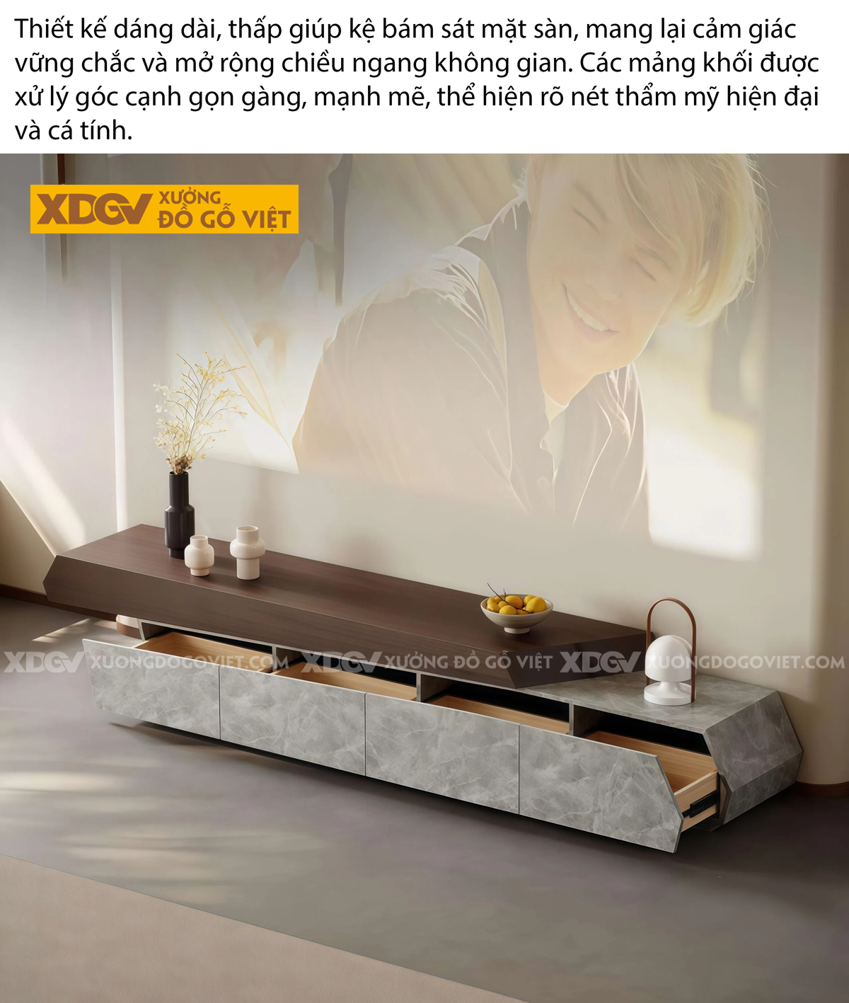 Kệ Tivi Trưng Bày Phòng Khách Gỗ MDF Tủ Kính Mờ Trung Tâm