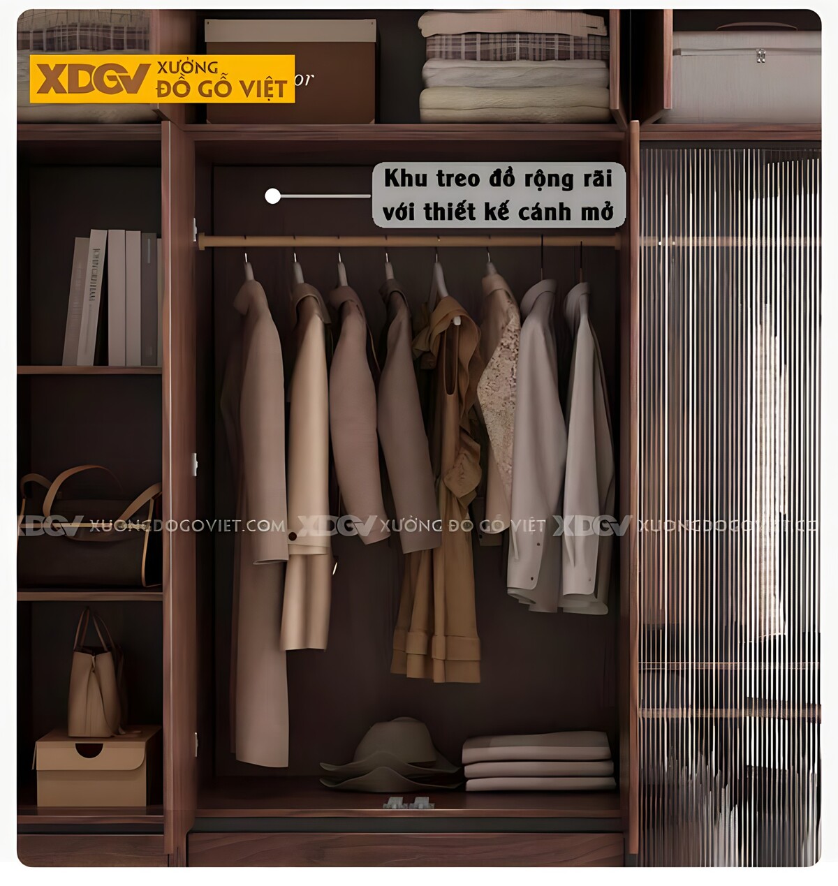 Tủ Áo Kịch Trần Gỗ Veneer Óc Chó Hiện Đại Cửa Kính Mờ Lùa