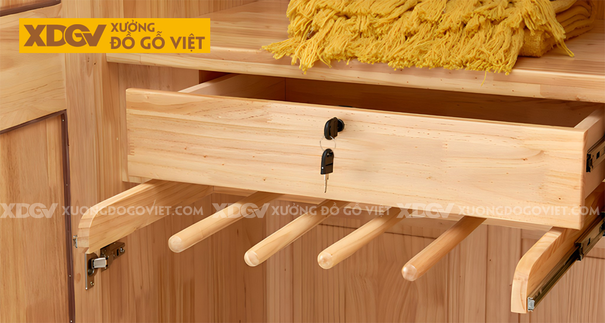 Tủ Quần Áo Gỗ Cao Su 4 Cánh Kẻ Chỉ Ngang Trang Trí Đẹp