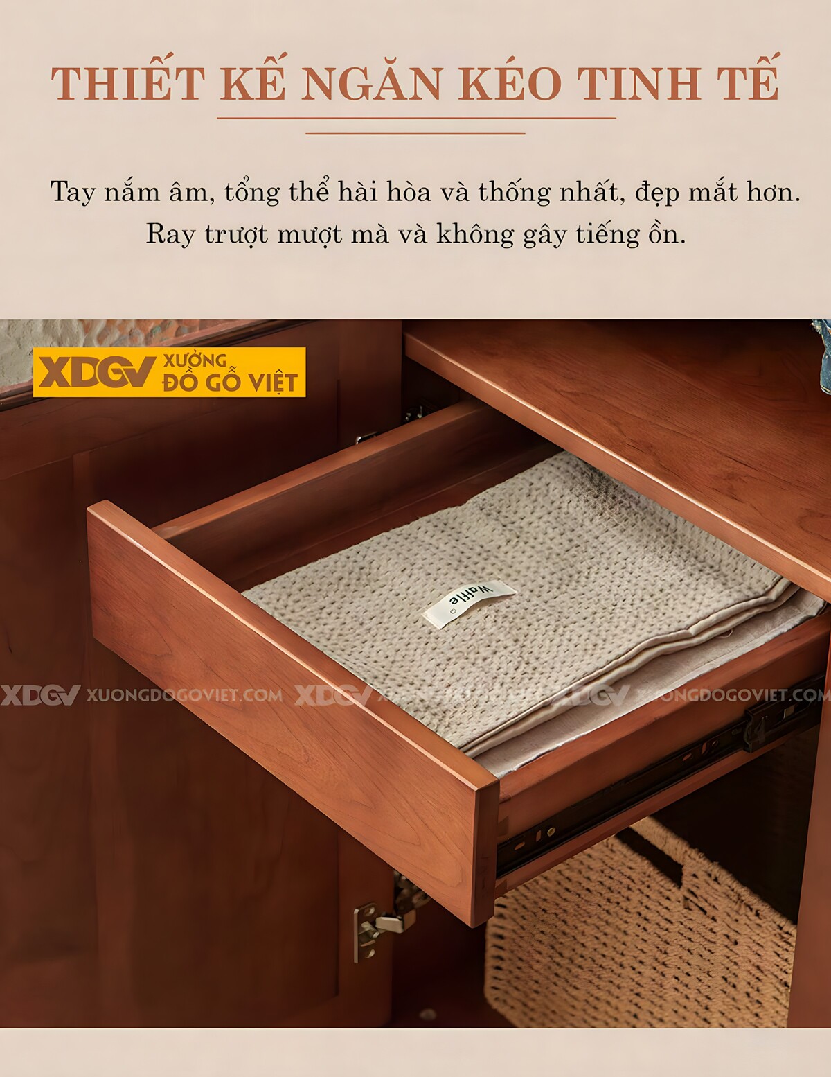 Tủ Treo Quần Áo Xoan Đào 4 Cánh Kính Gân Mờ Và Gỗ Nan Kín