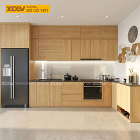 Tủ Bếp Gỗ Veneer Sồi Dáng Chữ L Phối Tủ Lưu Trữ Tay Nắm Âm